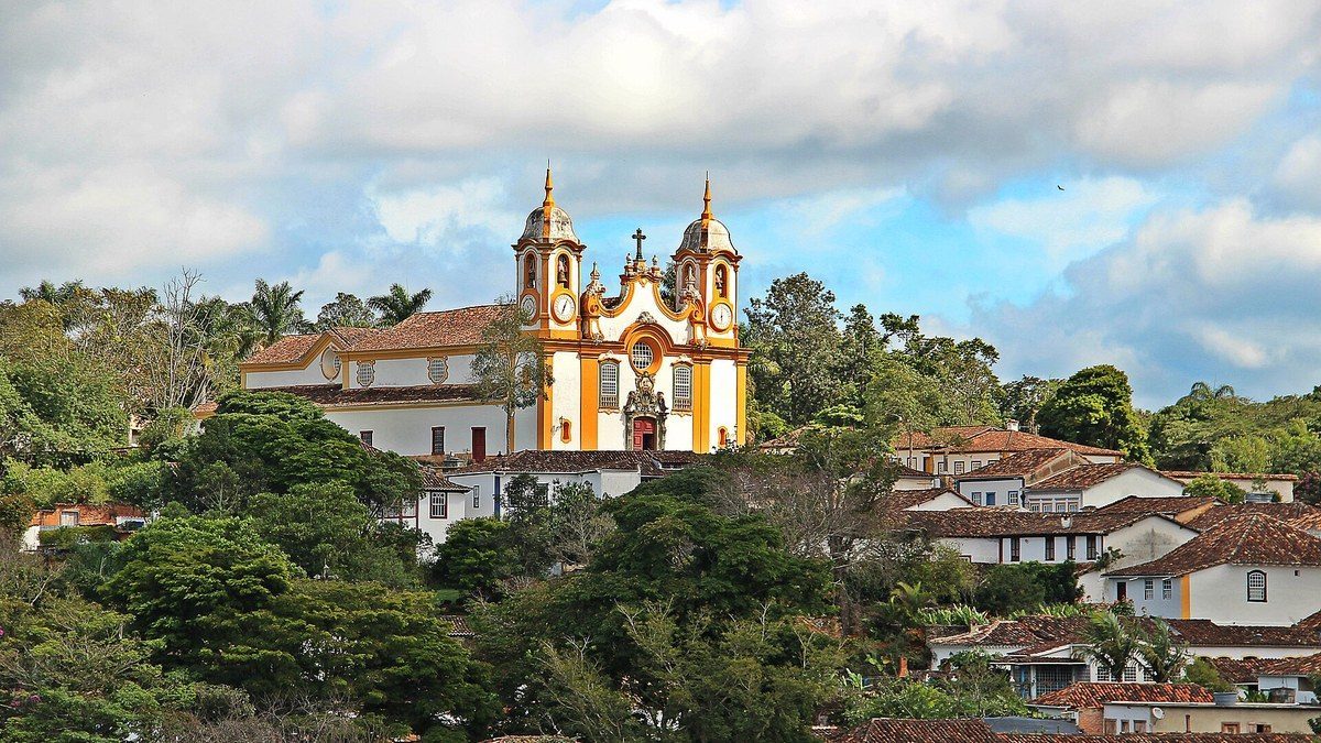 A Matriz de Santo Antônio, em Tiradentes, sobre o casario colonial