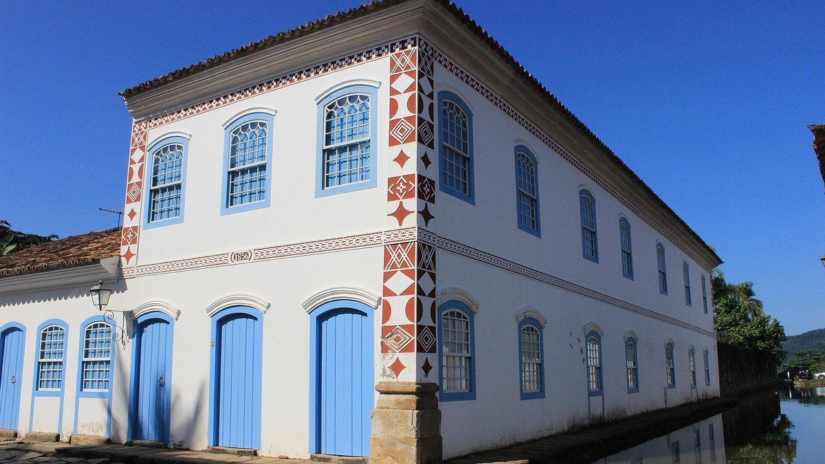 Portas coloridas do centro histórico de Paraty