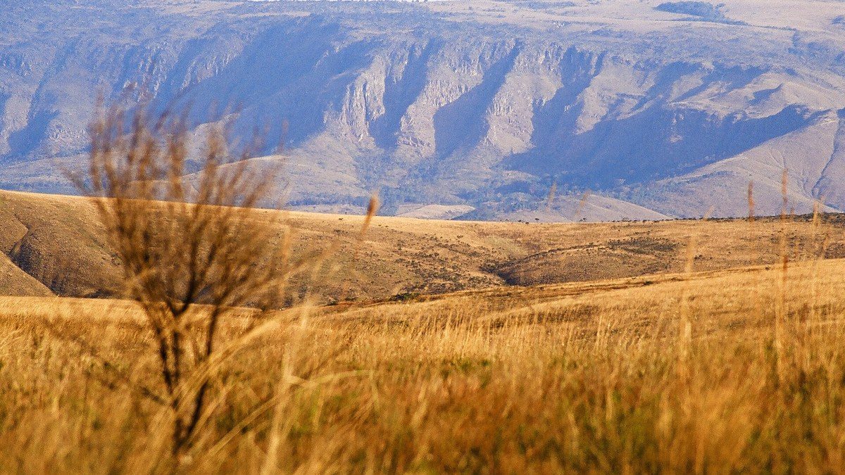 Os paredões da Serra da Canastra vistos do parque nacional