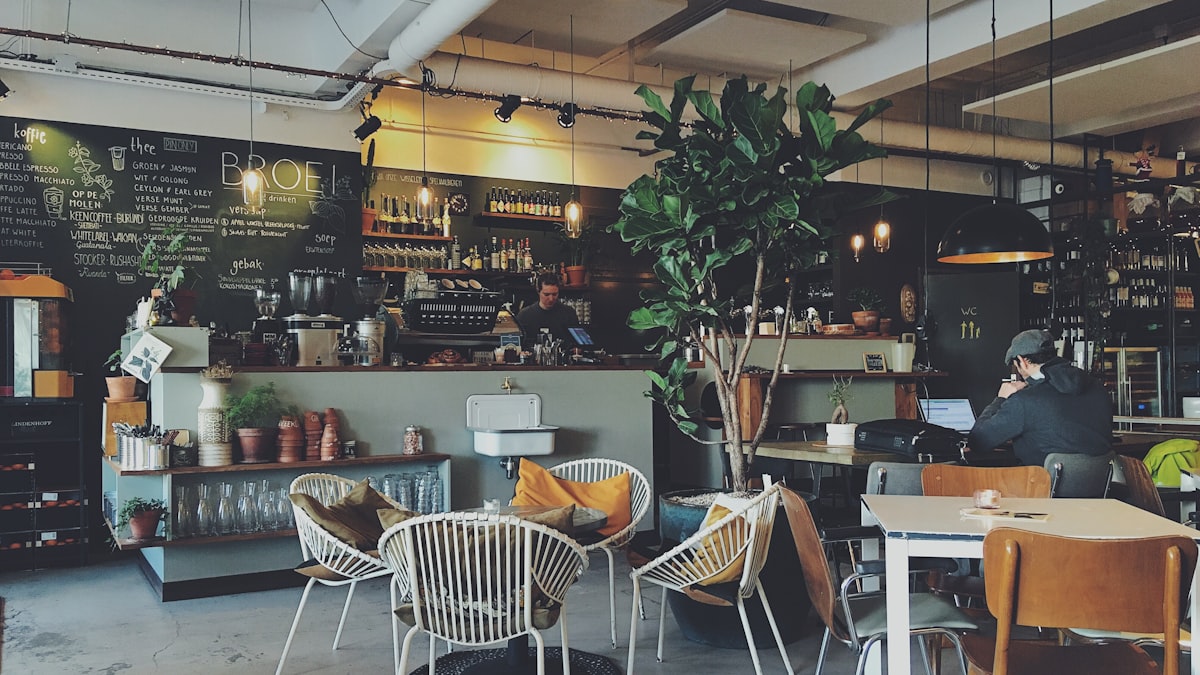 Seu café de R$ 18 na cafeteria custa R$ 2 em grão — e ainda assim vale