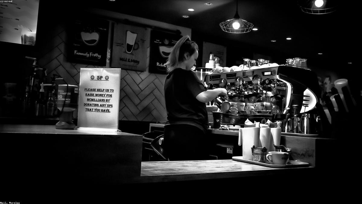 Café especial subiu 17% em um ano — o resto da prateleira ficou mais barato