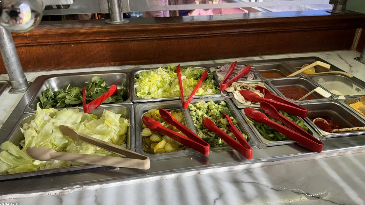Comida a quilo em SP passou dos R$ 86 — e o bairro decide sua conta