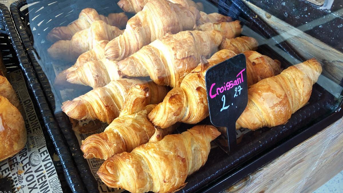O croissant agora leva fermento natural — e a padaria de bairro descobriu sua arma secreta