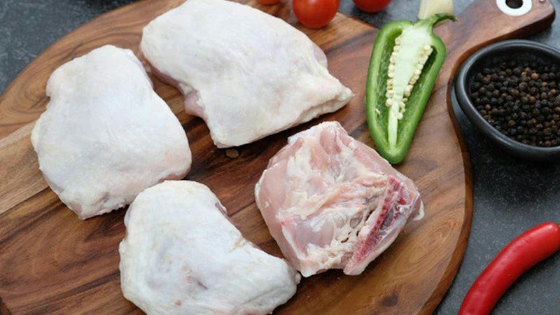 Newcastle numa granja de perus em SC fecha a China e o México — e o frango pode sobrar aqui