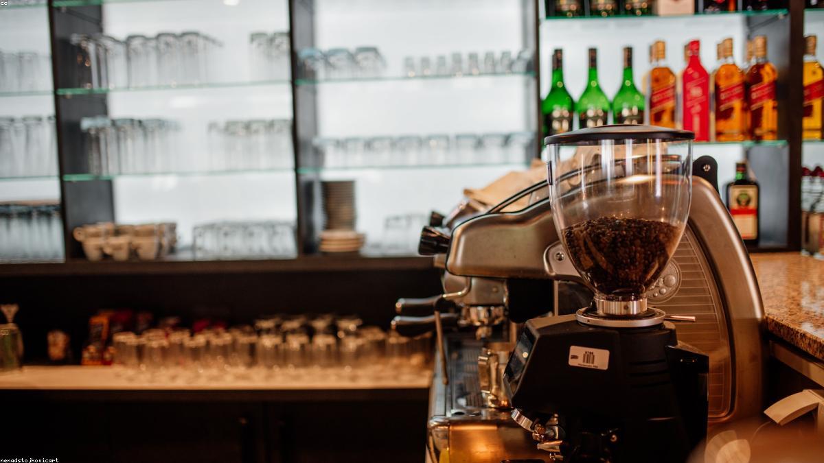 O drink que vem pronto na lata avança sobre a cerveja — e o boteco vai ter que se acostumar