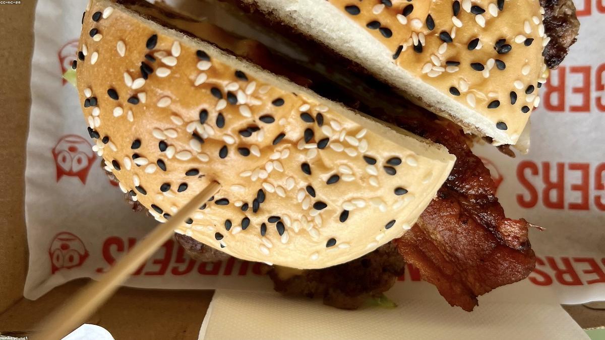 O hambúrguer "clean label" chegou — e seu X-salada nunca teve tanta ficha técnica