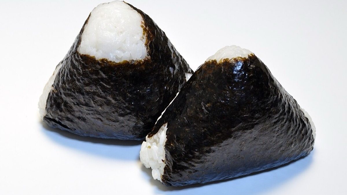 O plano era vender 100 onigiris por dia — saíram 500 em cinco minutos, e o chef ainda não sabe explicar por quê