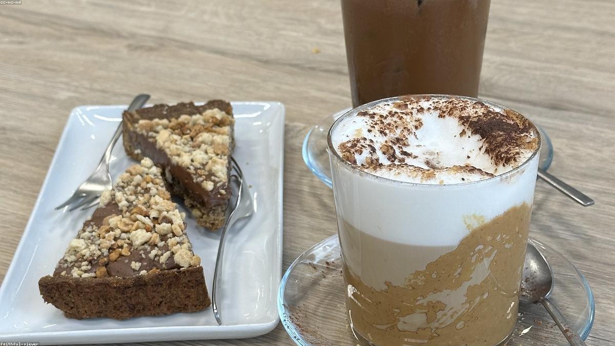 A padaria aprendeu a fazer café e a cafeteria aprendeu a assar pão — e você ganhou a briga