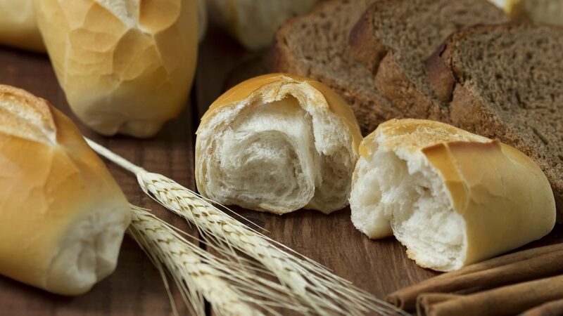 O pingado da padaria subiu 15% em um ano — e o pãozinho já passa de R$ 24 o quilo