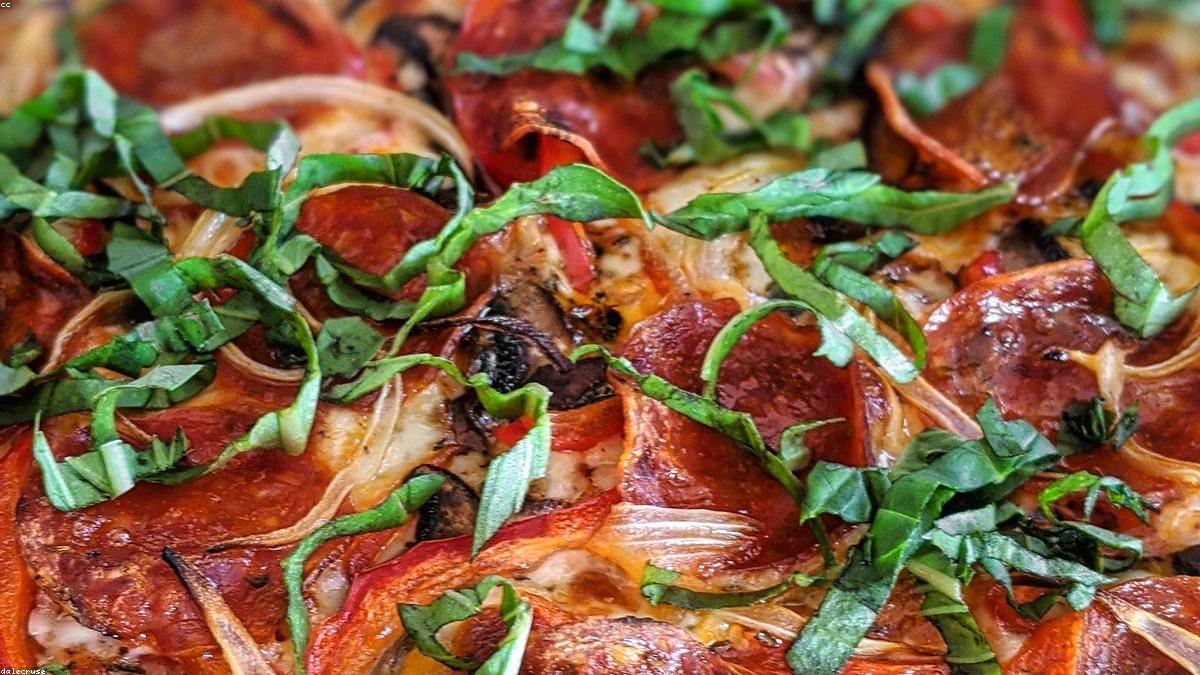 Depois da napolitana, a vez da romana — a pizza que se vende por peso