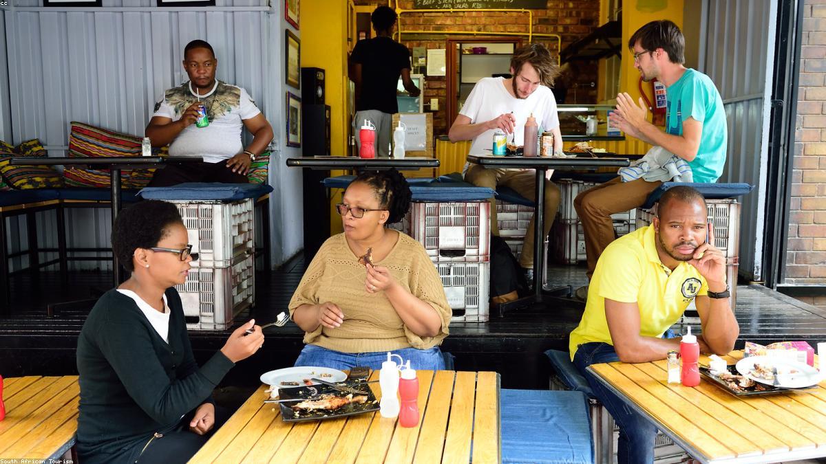 Você vai menos ao restaurante — e cobra muito mais quando vai