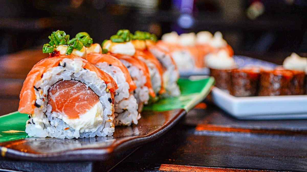 Sushi com cream cheese é heresia? A chef japonesa que defende o rolinho brasileiro